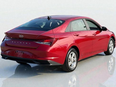 Certified 2023 Hyundai Elantra SE image 3