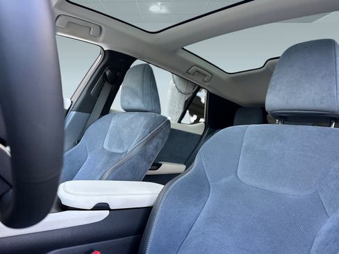 Used 2023 Lexus RZ 450e Premium image 15