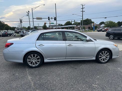 Used 2011 Toyota Avalon Limited image 12