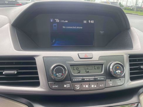 Used 2017 Honda Odyssey SE image 17