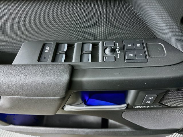 New 2026 Land Rover Defender 110 X-Dynamic SE AWD/4WD image 19