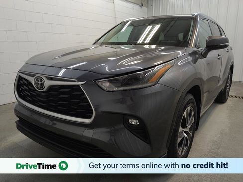 Used 2021 Toyota Highlander XLE AWD/4WD image 1