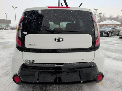 Used 2016 Kia Soul + image 6