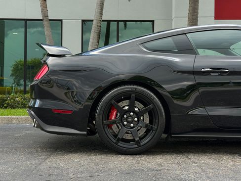 Used 2017 Ford Mustang Shelby GT350R w/ GT350R Equipment Group 920A RWD image 4