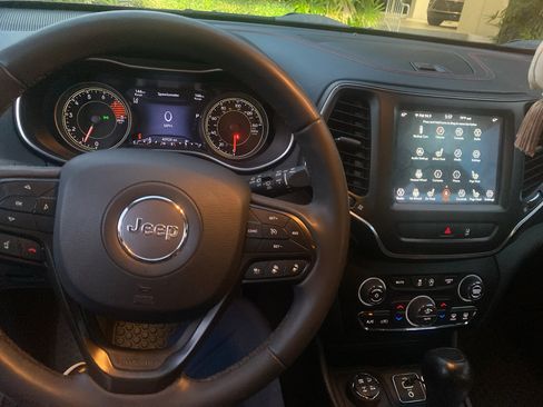 Used 2022 Jeep Cherokee Trailhawk w/ Technology Group B image 8