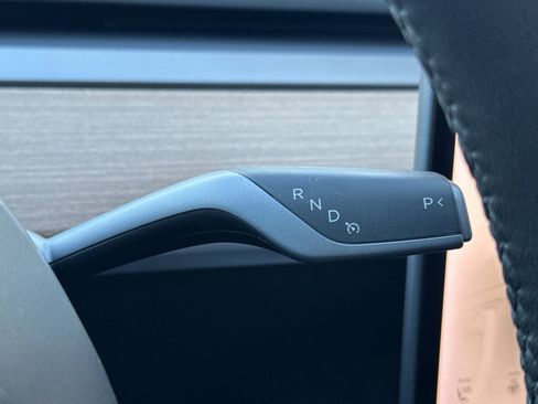 Used 2021 Tesla Model Y Long Range image 21