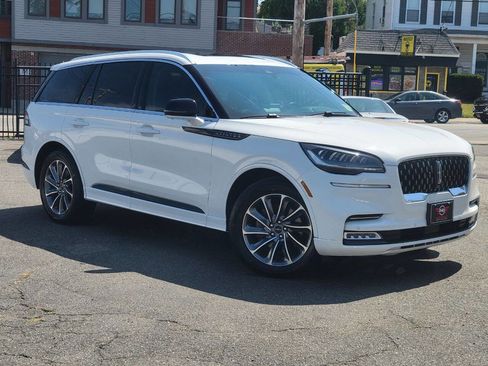 Used 2020 Lincoln Aviator Grand Touring w/ Elements Package Plus image 4