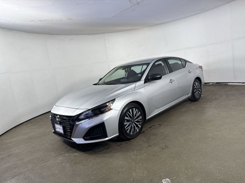 Certified 2024 Nissan Altima 2.5 SV image 2