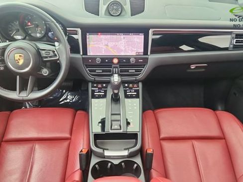 Used 2024 Porsche Macan AWD/4WD image 19