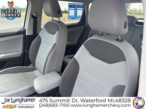Used 2022 Volkswagen Taos SE w/ Panoramic Sunroof Package AWD/4WD image 14