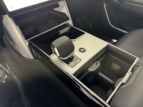 Used 2024 Land Rover Range Rover Long Wheelbase SE image 25