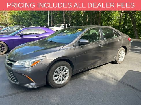 Used 2015 Toyota Camry LE FWD image 13