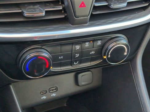 Used 2024 Buick Encore GX Sport Touring image 12