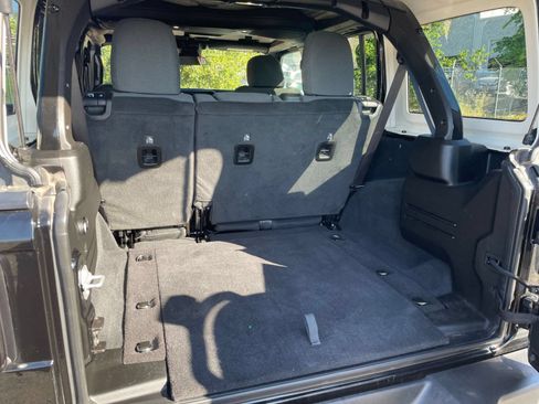 Used 2025 Jeep Wrangler Unlimited Sport AWD/4WD image 30