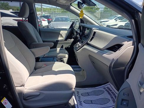 Used 2019 Toyota Sienna LE FWD image 15