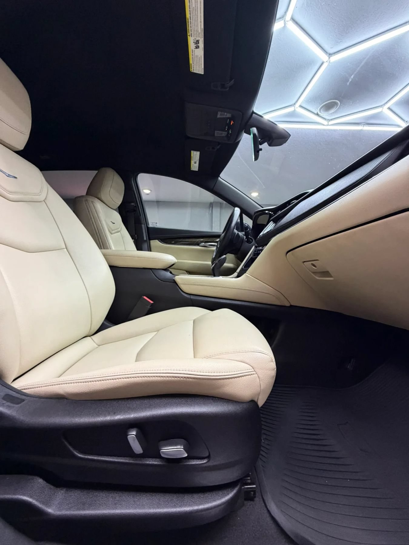 Used 2019 Cadillac XT5 FWD image 35