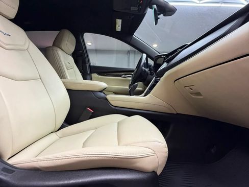 Used 2019 Cadillac XT5 FWD image 35