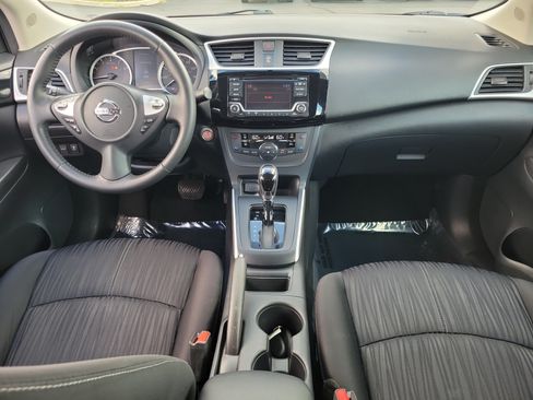 Certified 2018 Nissan Sentra SV FWD image 9