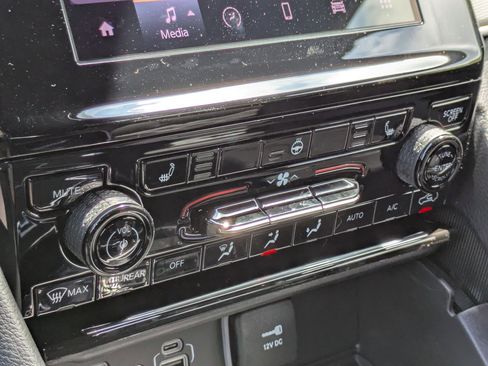 New 2025 Jeep Grand Cherokee Laredo X w/ Luxury Tech Group I image 20