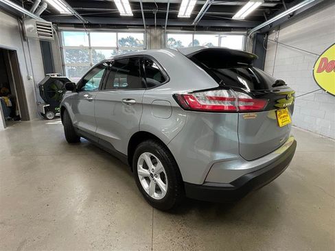 Used 2021 Ford Edge SE FWD image 3