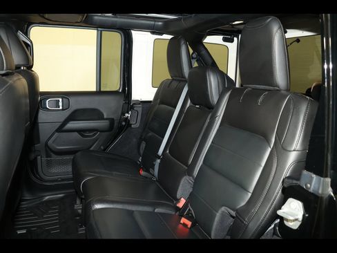 Used 2021 Jeep Wrangler Unlimited Sahara image 22