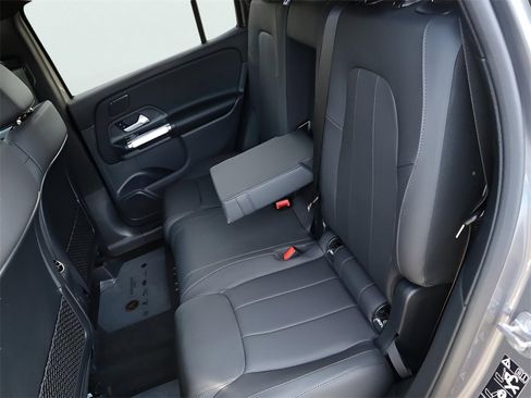 New 2026 Mercedes-Benz GLB 250 4MATIC image 21