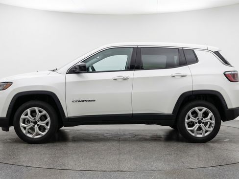 Used 2025 Jeep Compass Latitude AWD/4WD image 5