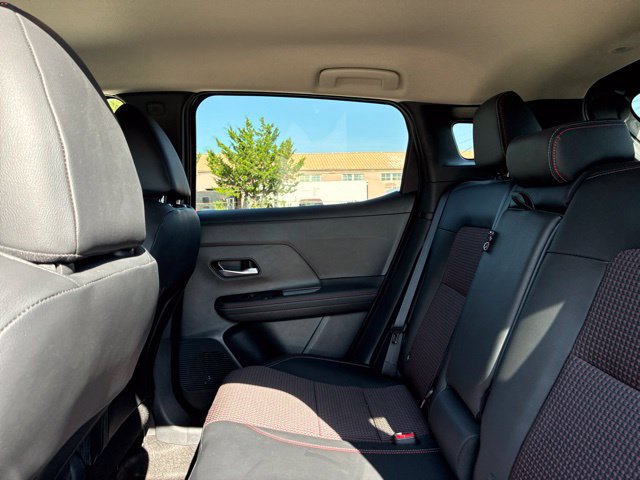 Used 2025 Nissan Kicks SR FWD image 21