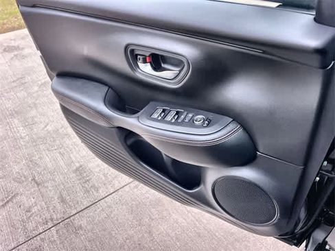 Certified 2025 Honda HR-V Sport image 30