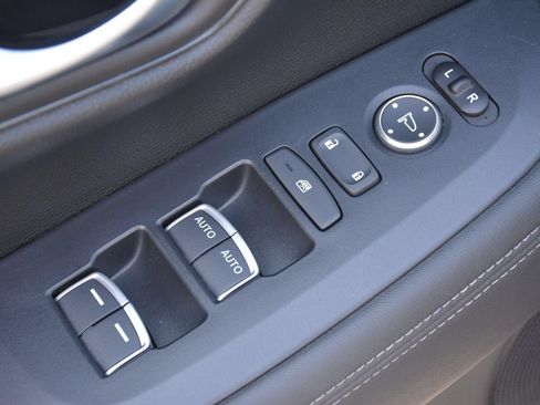 Used 2024 Honda HR-V EX-L image 10