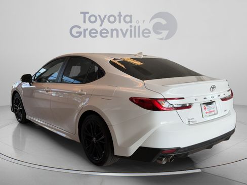 Used 2025 Toyota Camry SE FWD image 4