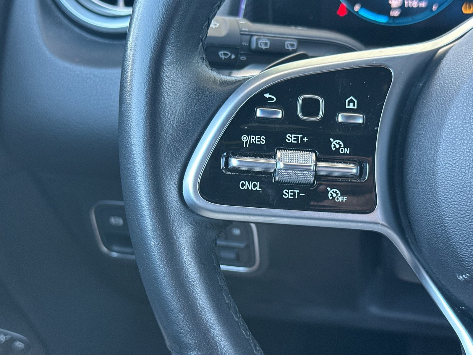 Used 2023 Mercedes-Benz GLB 250 w/ Premium Package image 24