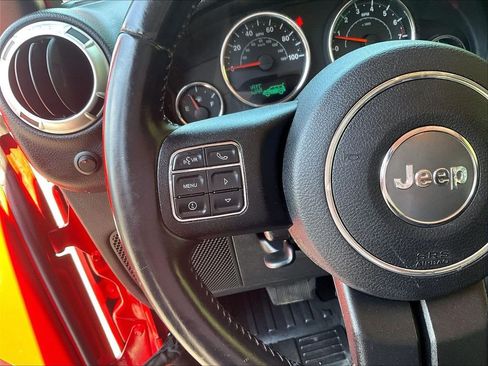 Used 2015 Jeep Wrangler Unlimited Sahara w/ Connectivity Group AWD/4WD image 22