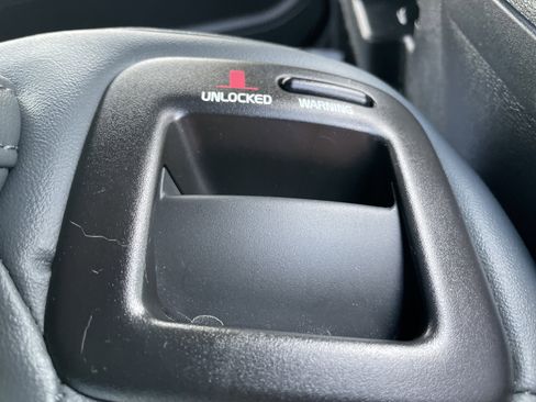 Used 2022 Volvo XC60 B5 R-Design image 32