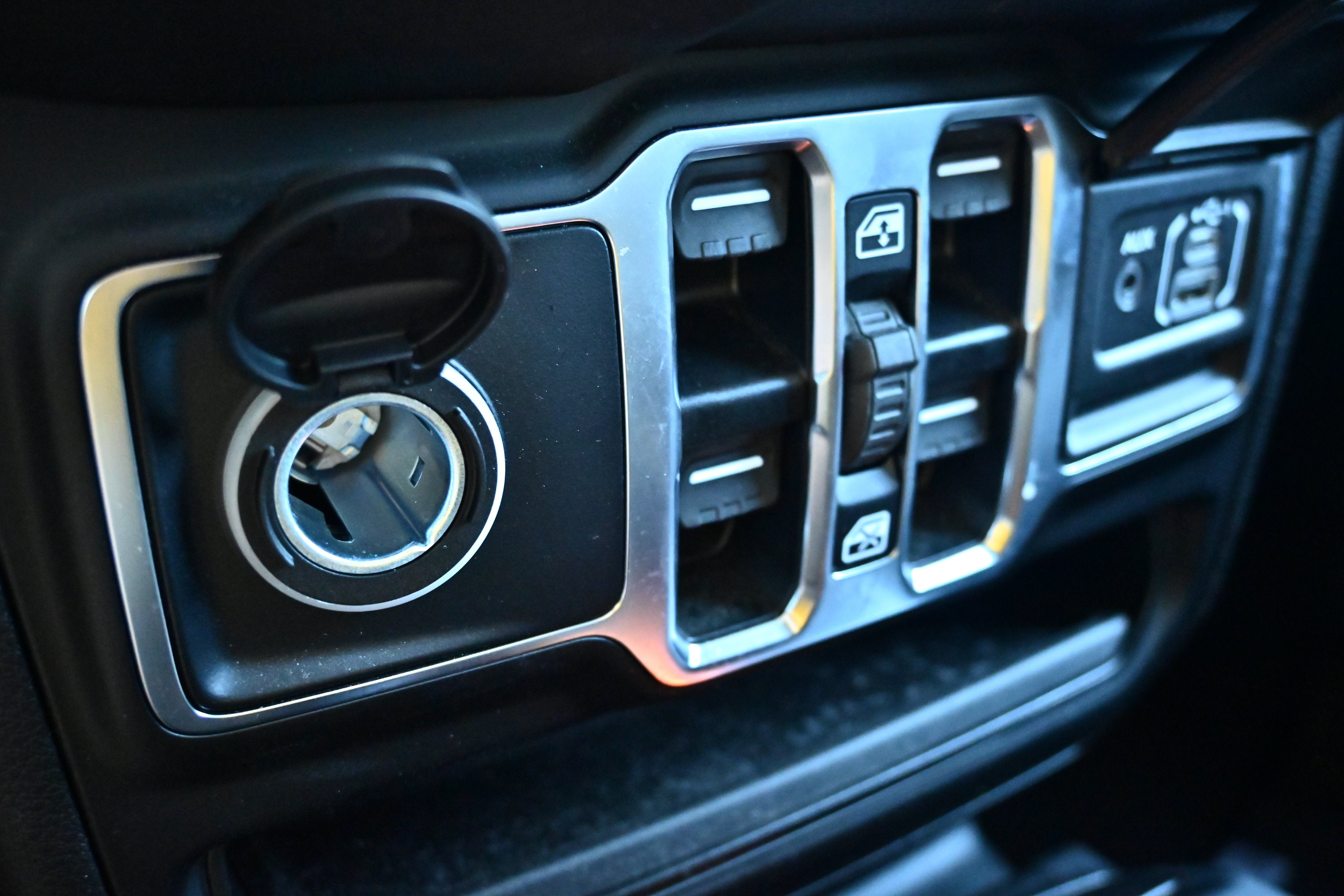 Used 2025 Jeep Gladiator Sport AWD/4WD image 26