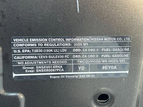 Used 2025 Nissan Versa SV image 28
