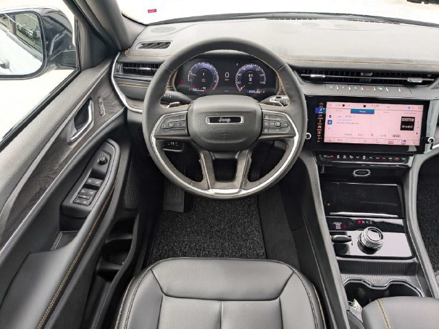 New 2026 Jeep Grand Cherokee Limited AWD/4WD image 18