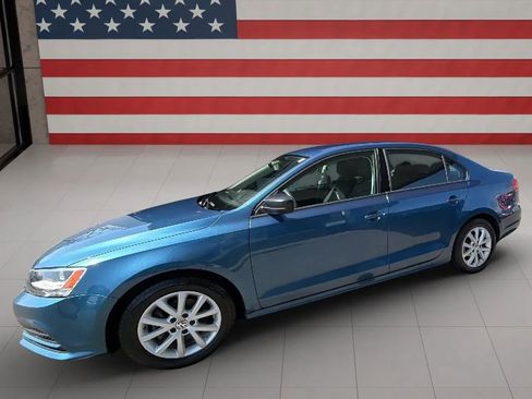 Used 2015 Volkswagen Jetta SE image 4