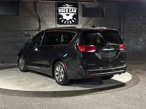 Used 2018 Chrysler Pacifica Limited w/ Advanced Safetytec Group image 3