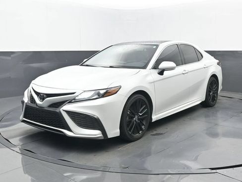 Used 2021 Toyota Camry XSE FWD image 8