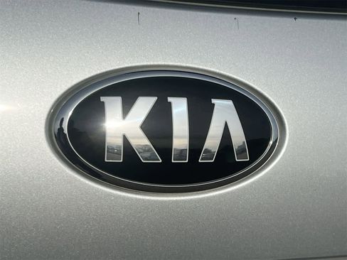 Used 2020 Kia Sorento LX image 12