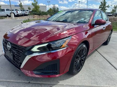 Used 2025 Nissan Altima 2.5 SV w/ SV Special Edition Package AWD/4WD image 3