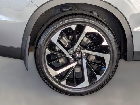 Used 2023 Mitsubishi Outlander SE image 11