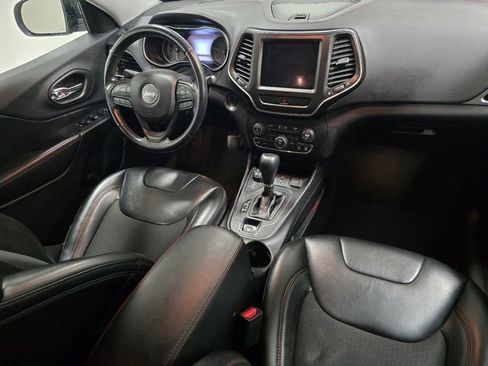 Used 2020 Jeep Cherokee Trailhawk AWD/4WD image 17