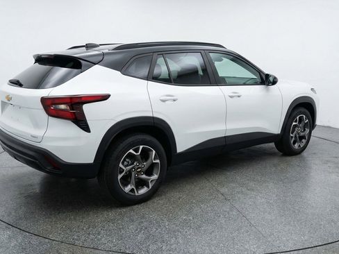 Used 2025 Chevrolet Trax LT image 9