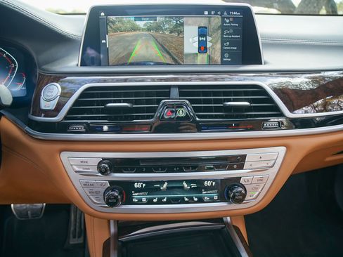 Used 2020 BMW 750i xDrive image 23