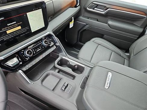New 2025 GMC Sierra 2500 Denali w/ Denali Reserve Package image 24