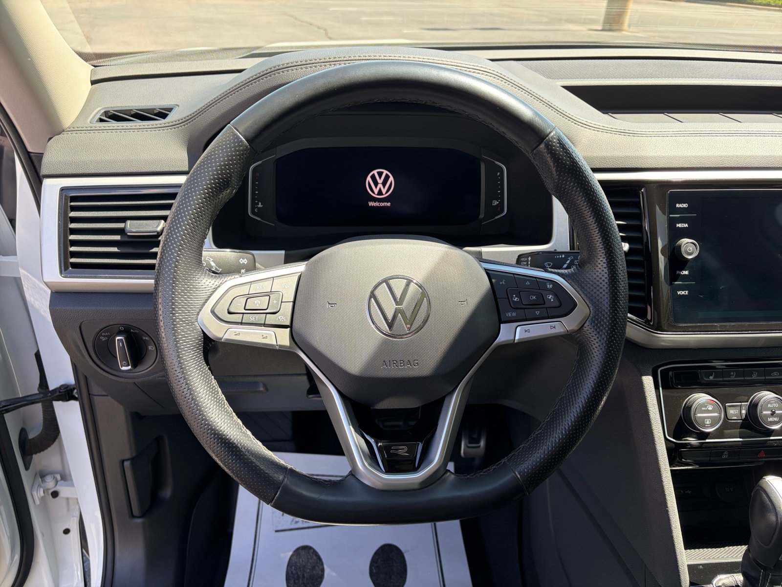 Certified 2022 Volkswagen Atlas SEL Premium AWD/4WD image 9