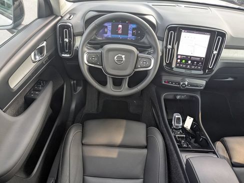 Certified 2026 Volvo XC40 B5 Plus AWD/4WD image 22