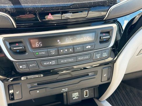 Used 2019 Honda Pilot Touring image 18